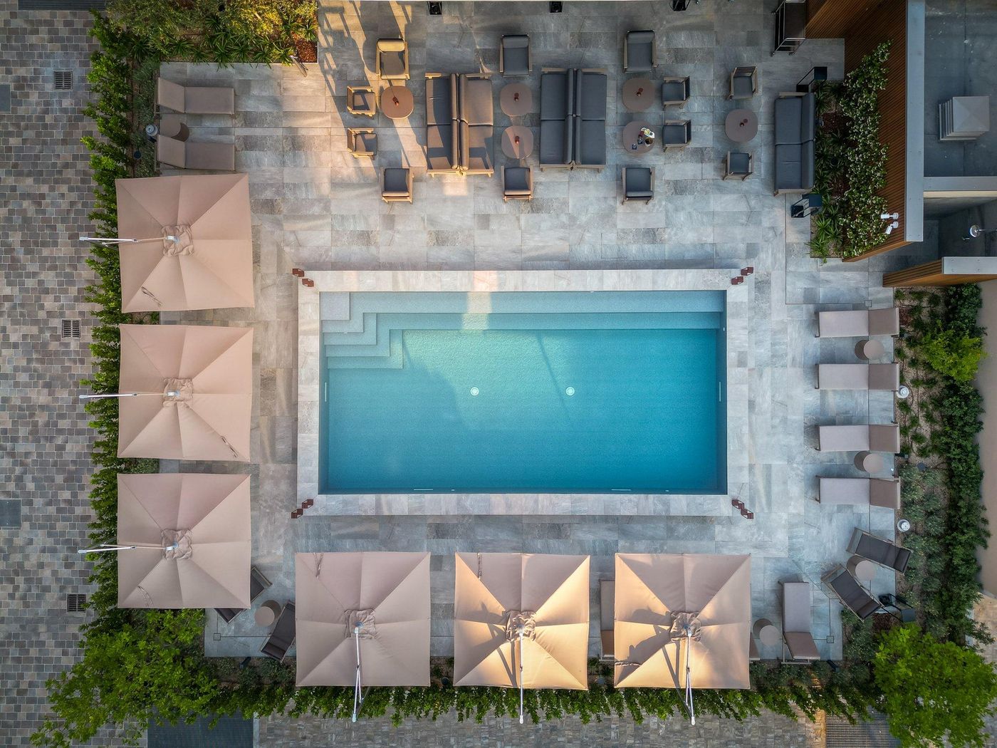 Crowne-Plaza-Milan-City-Pool-80