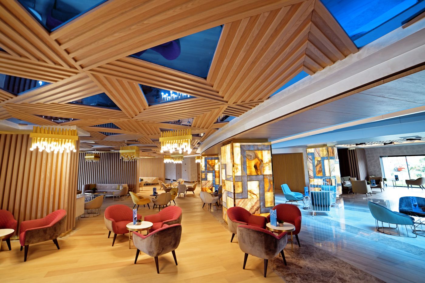 Royal-Wings-Hotel-Lobby-56