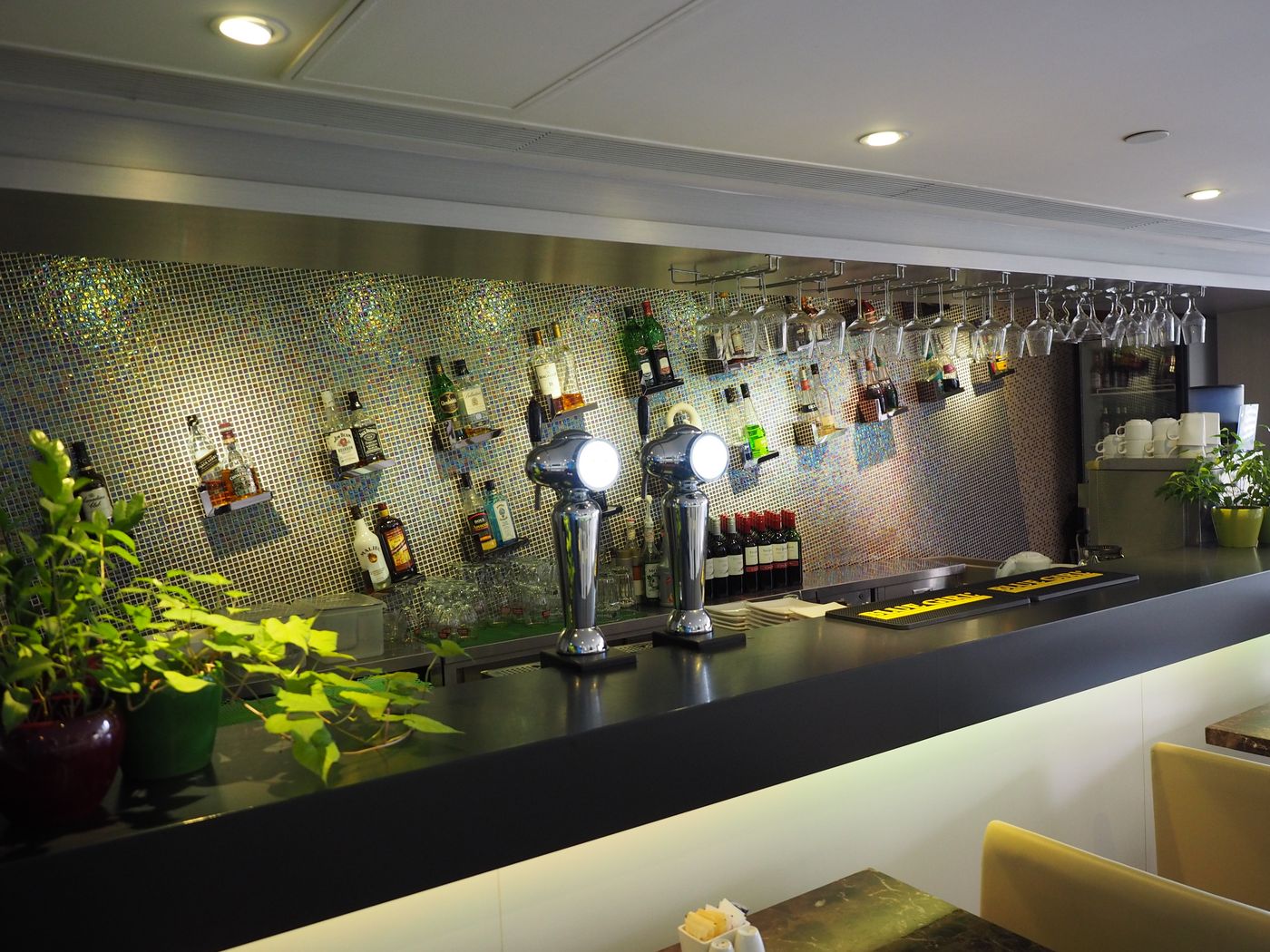 Harbour-Plaza-8-Degrees-Bar-13