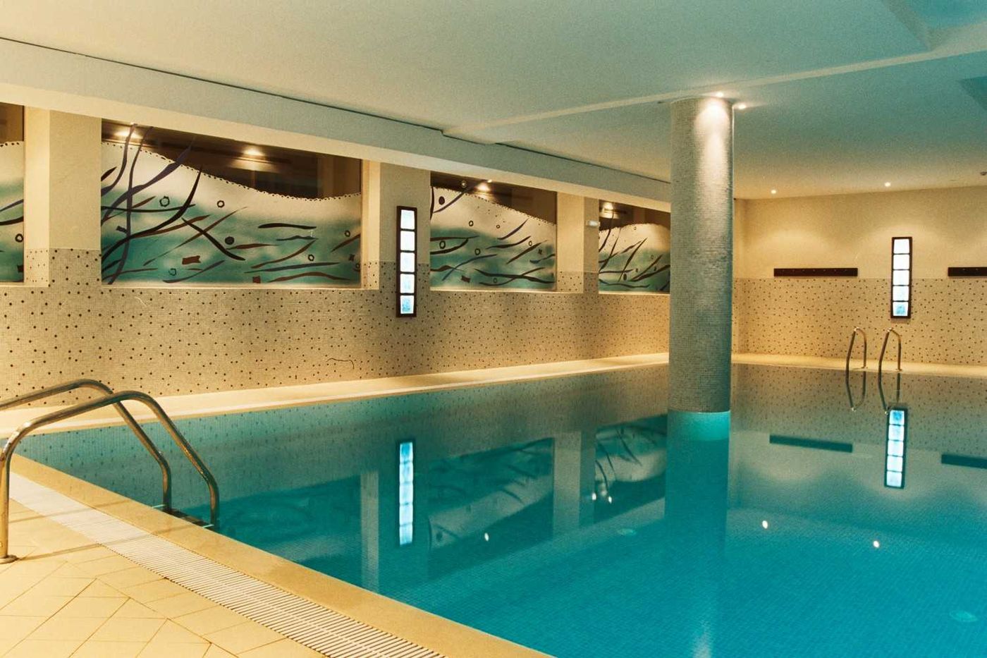 Yellow-Praia-Monte-Gordo-Hotel-Pool-40