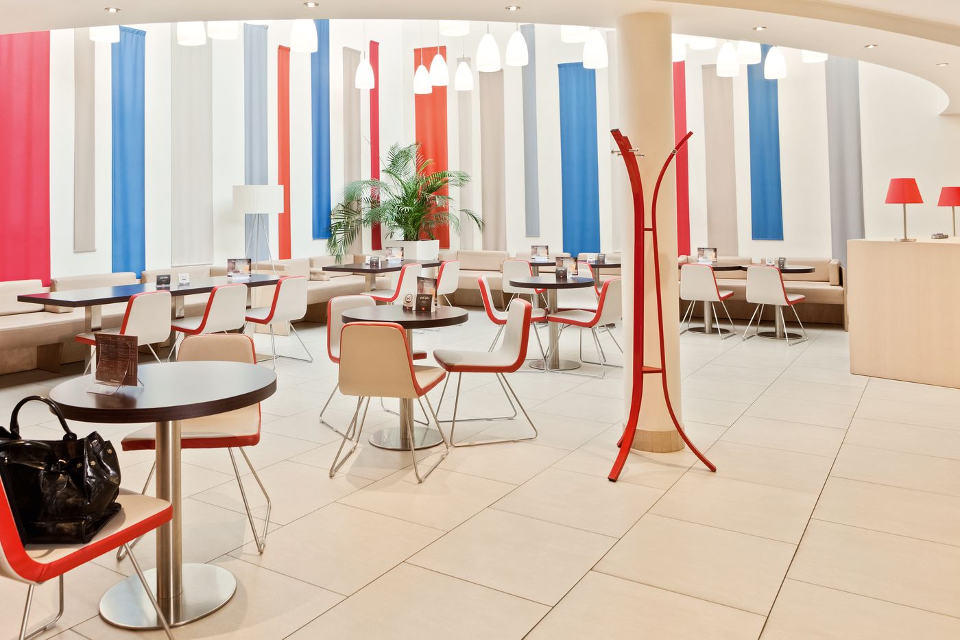 Ibis-Budapest-Centrum-Lobby-1