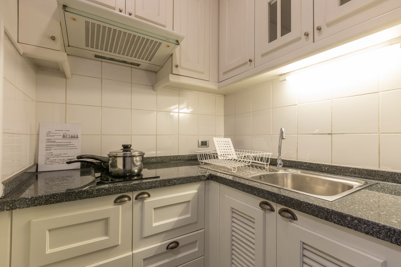 Cape-House-Langsuan-Room-15