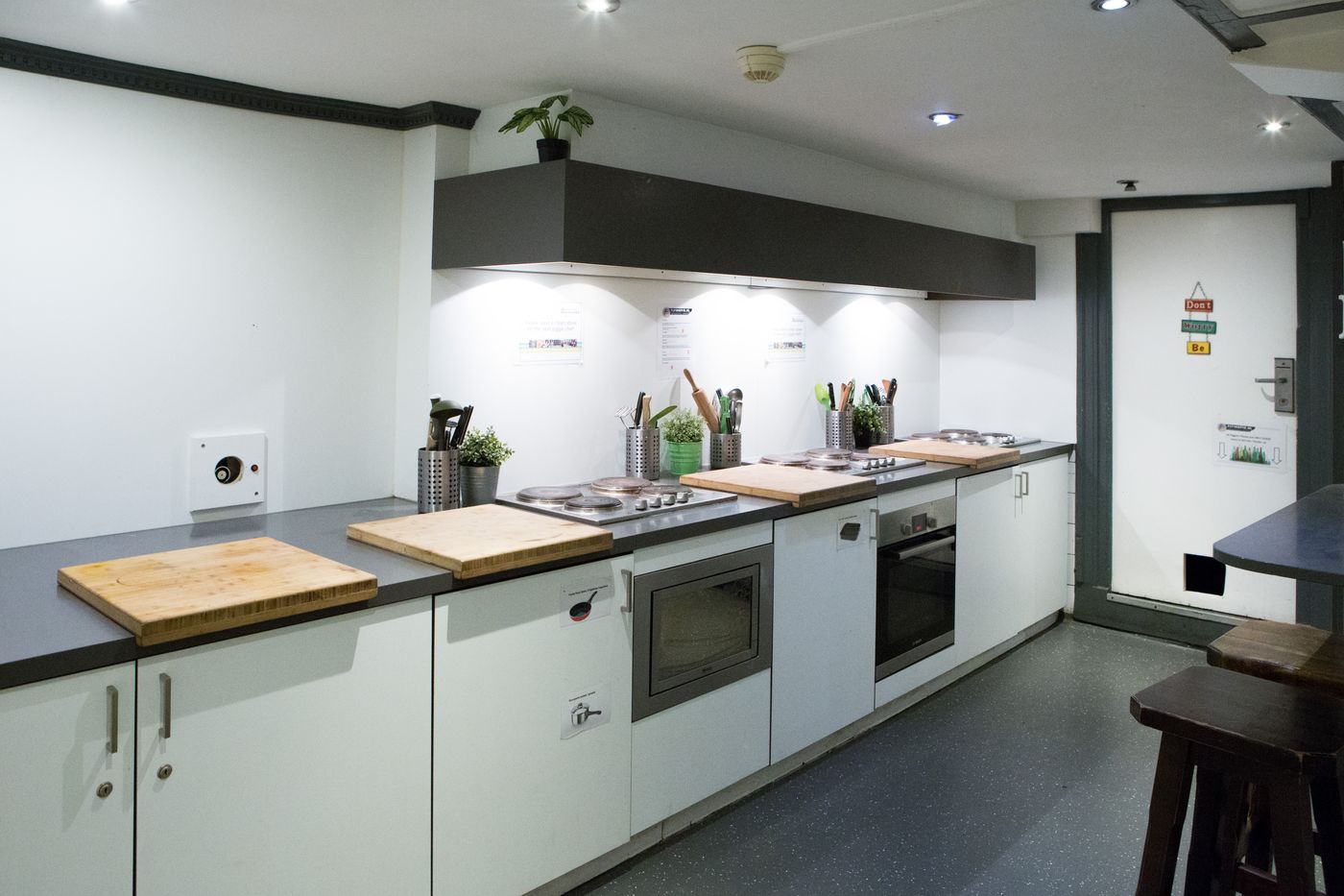 Flying-Pigs-Downtown-Hostel-Amsterdam-General-view-17