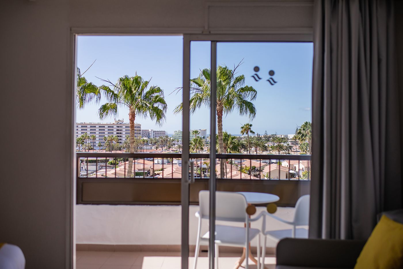 Servatur-Waikiki-Room-40