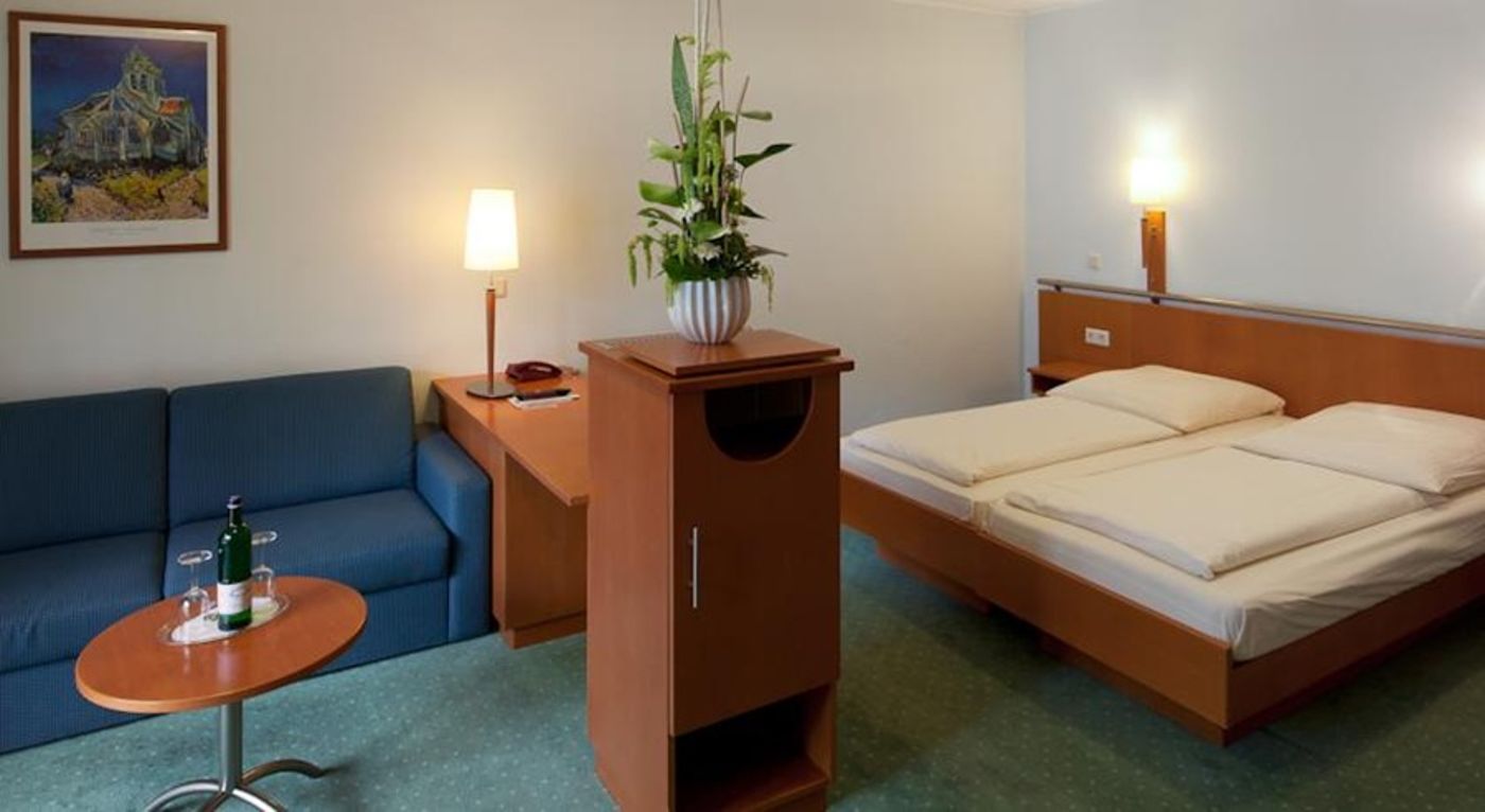 Air-in-Berlin-Hotel-Room-18