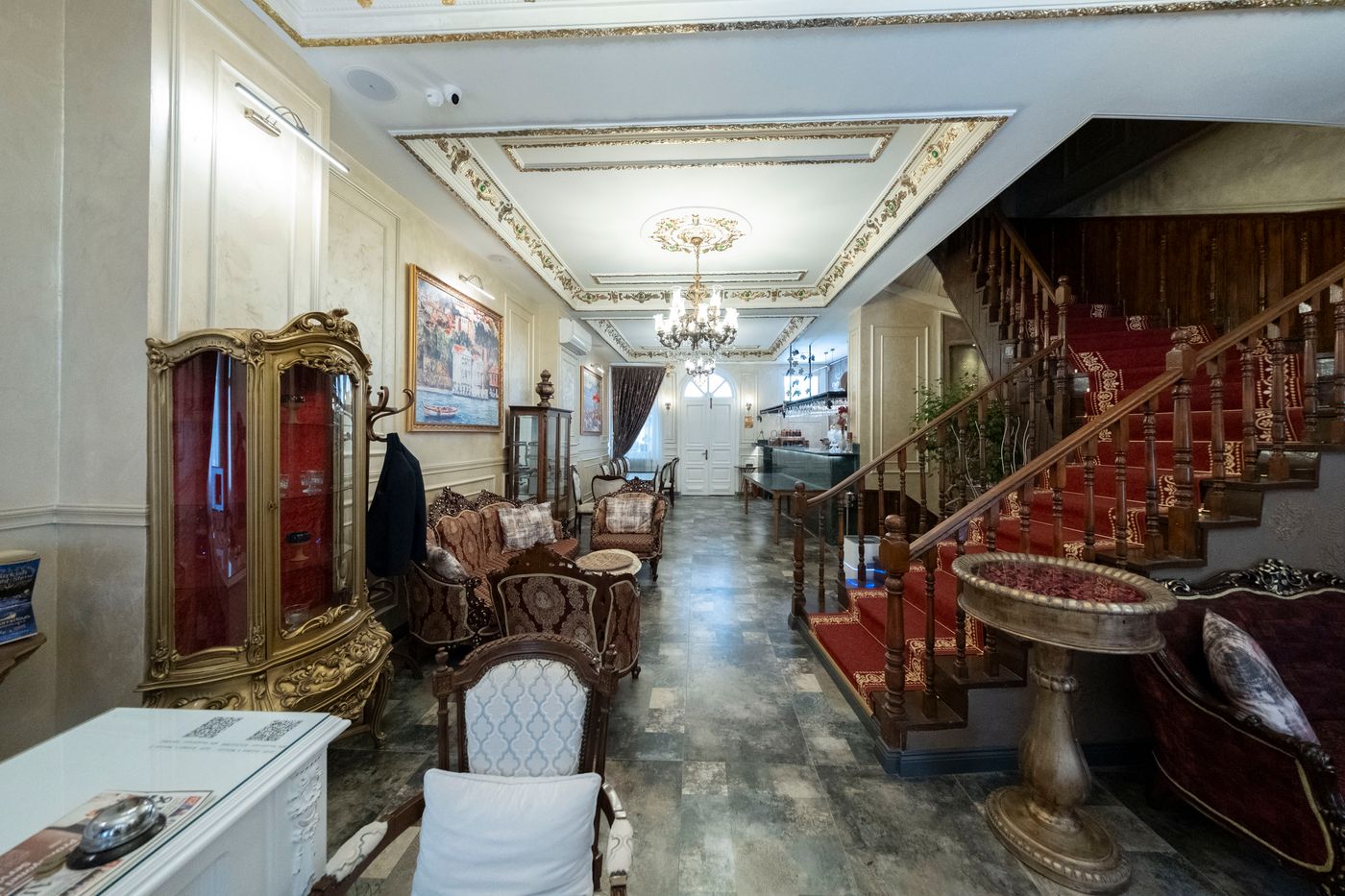 Solomon-s-Mansion-Hotel-Lobby-16