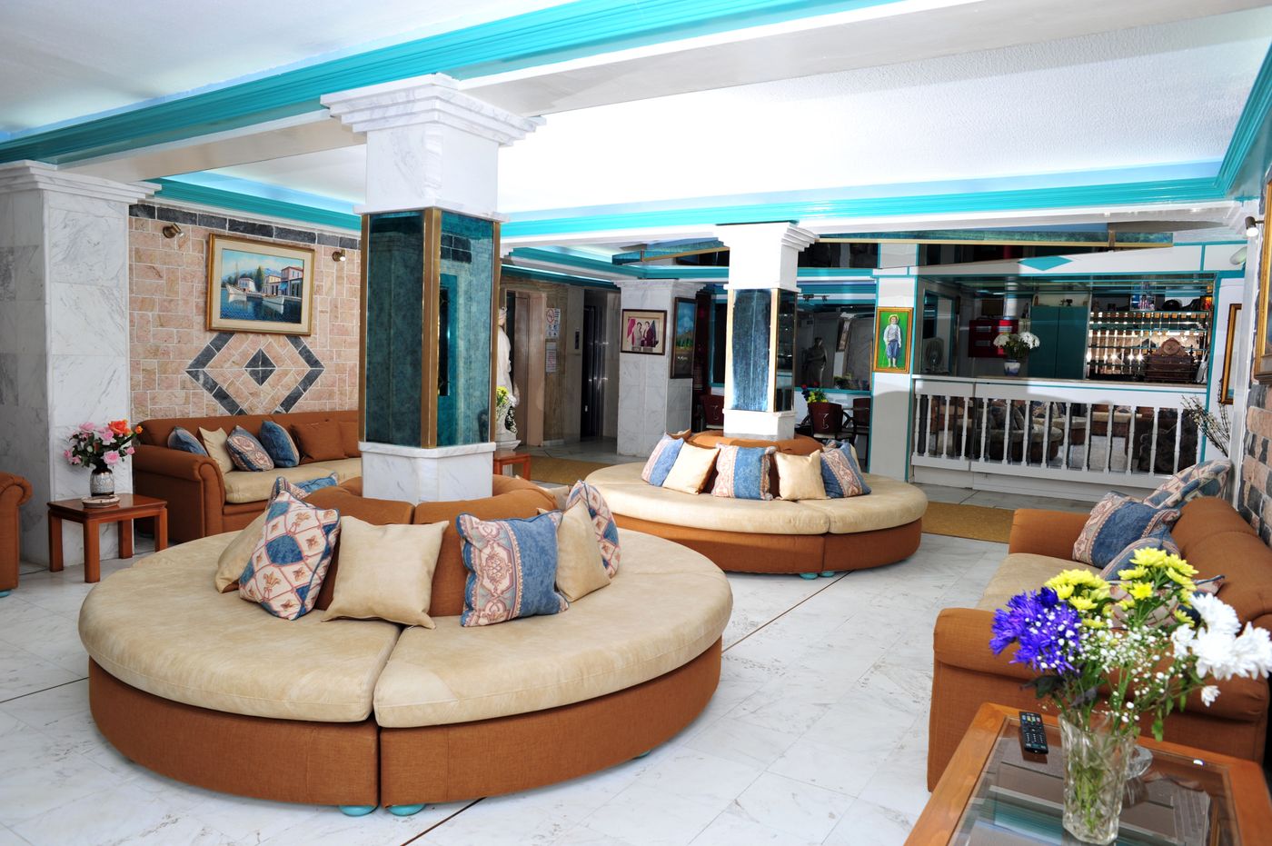 Astoria-Hotel-Lobby-11