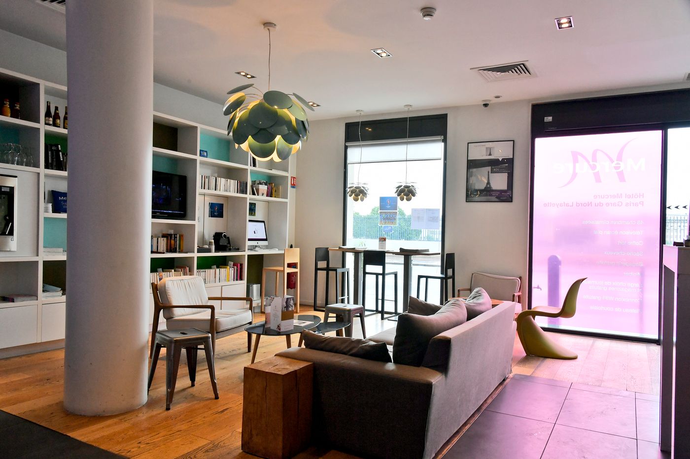 Mercure-Gare-Du-Nord-La-Fayette-Lobby-12