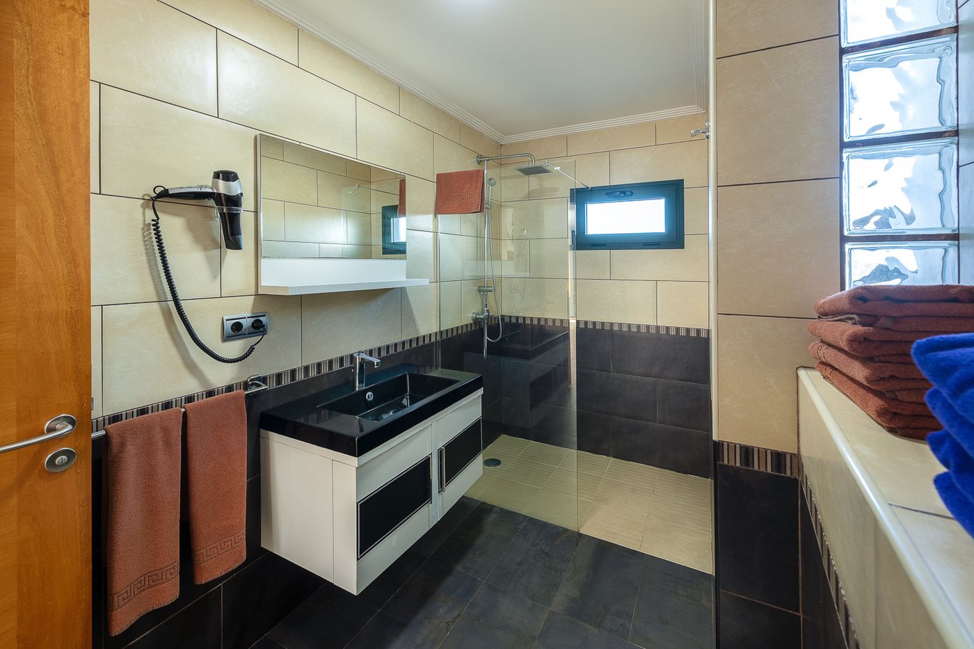 Villas Camelot Holiday Homes by Livvo