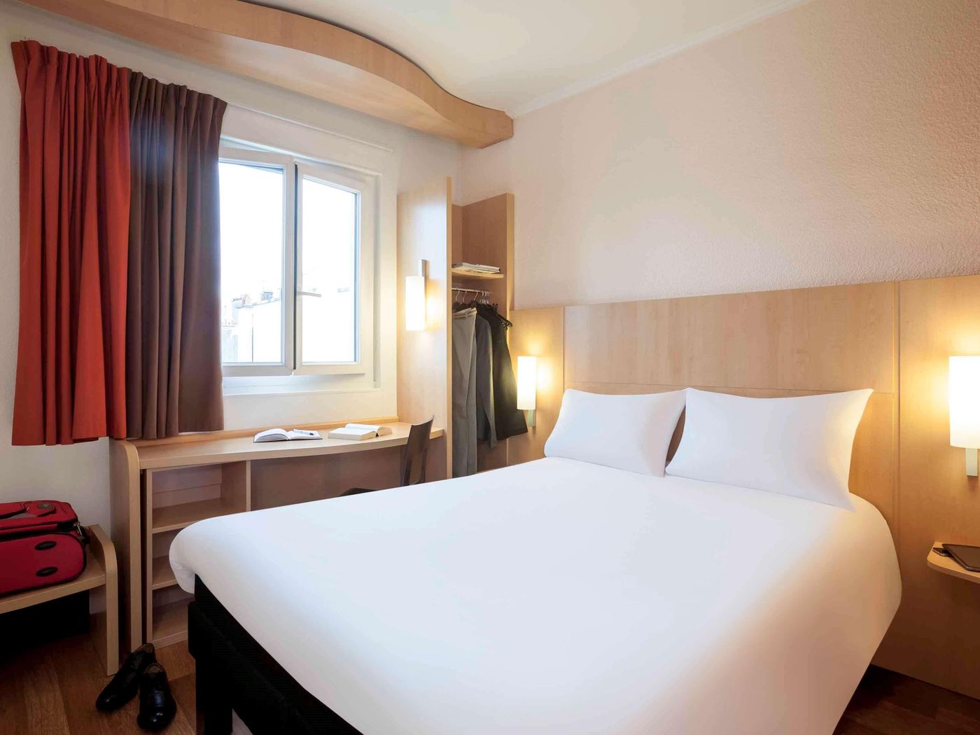 Ibis-Paris-Maine-Montparnasse-14th-Hotel-Room-22