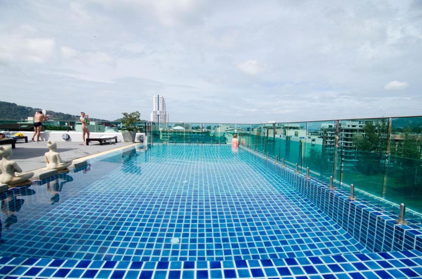 Mirage-Express-Patong-Phuket-Hotel-Pool-6