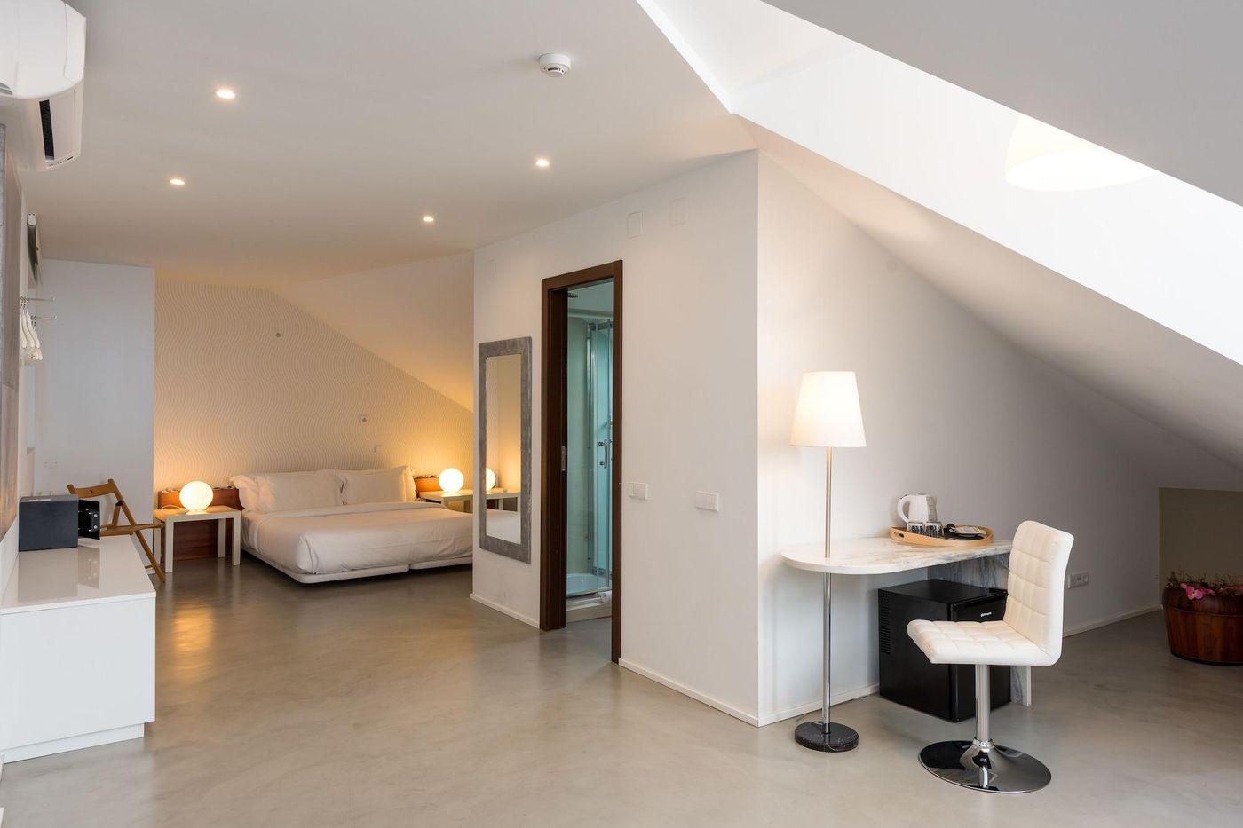 Alfama---Lisbon-Lounge-Suites-Room-19