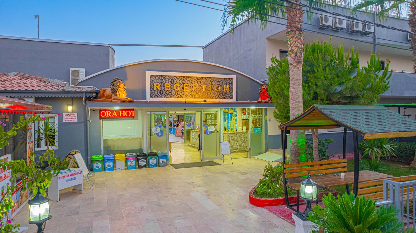 Sayanora-Hotel-Lobby-32