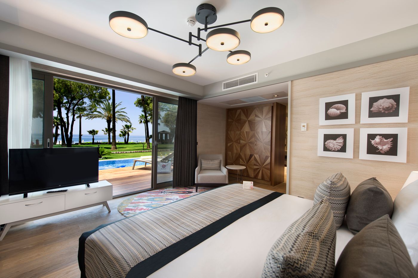 Acanthus Cennet Barut Collection