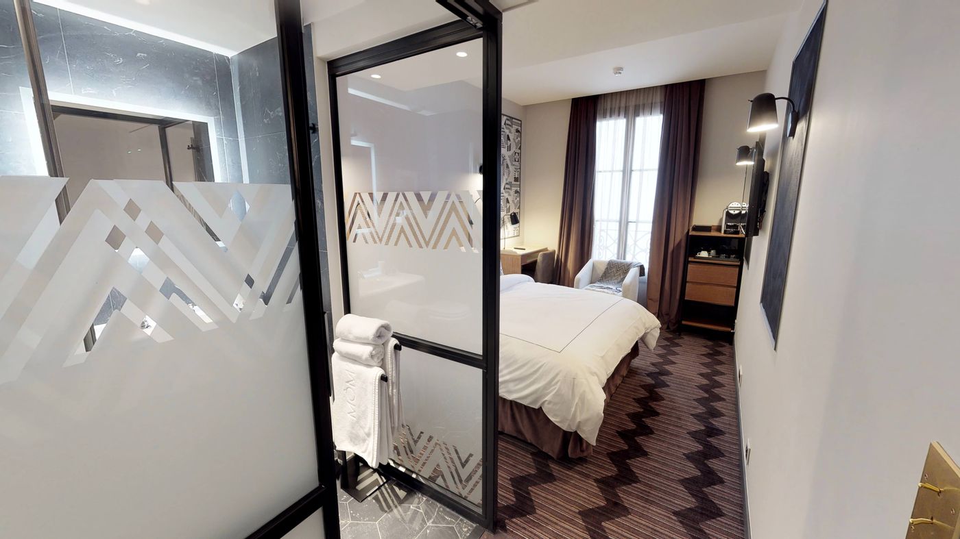 Mom-Art-Hotel-Room-3