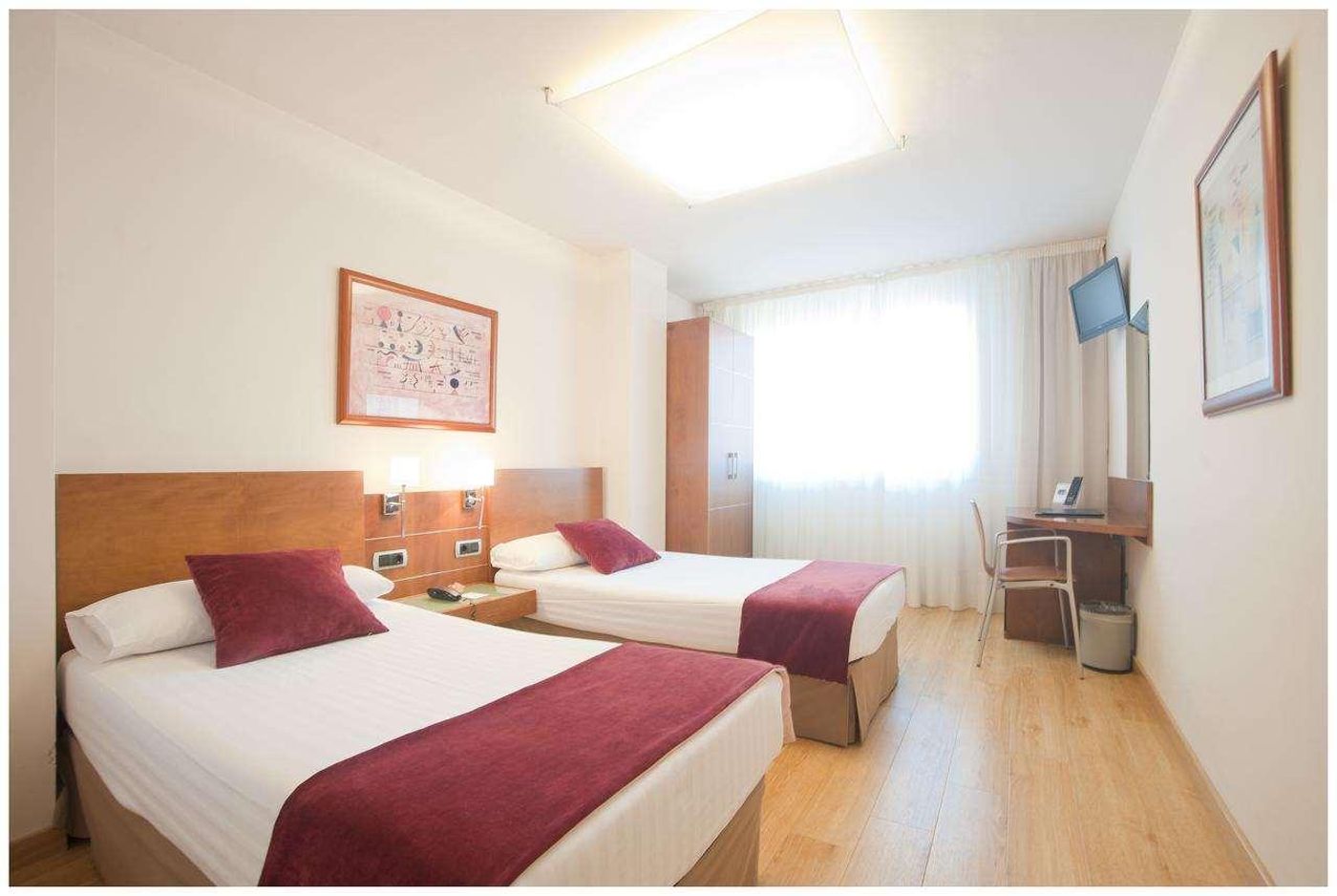 Duerming Longoria Plaza Hotel-Spain-OVIEDO-Room-5
