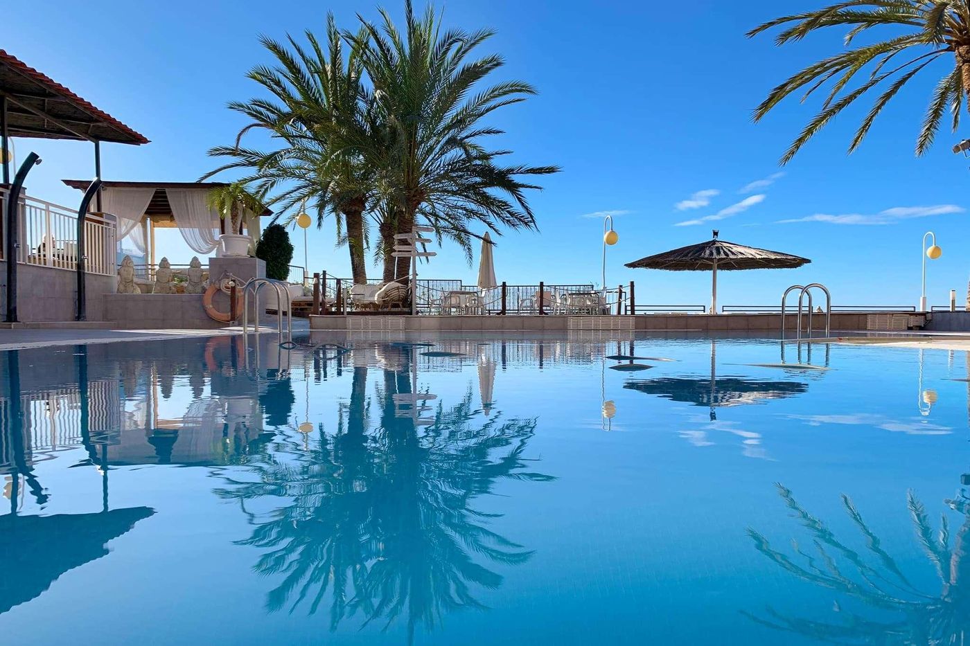 Ramada-Resort-by-Wyndham-Puerto-de-Mazarron-Pool-2