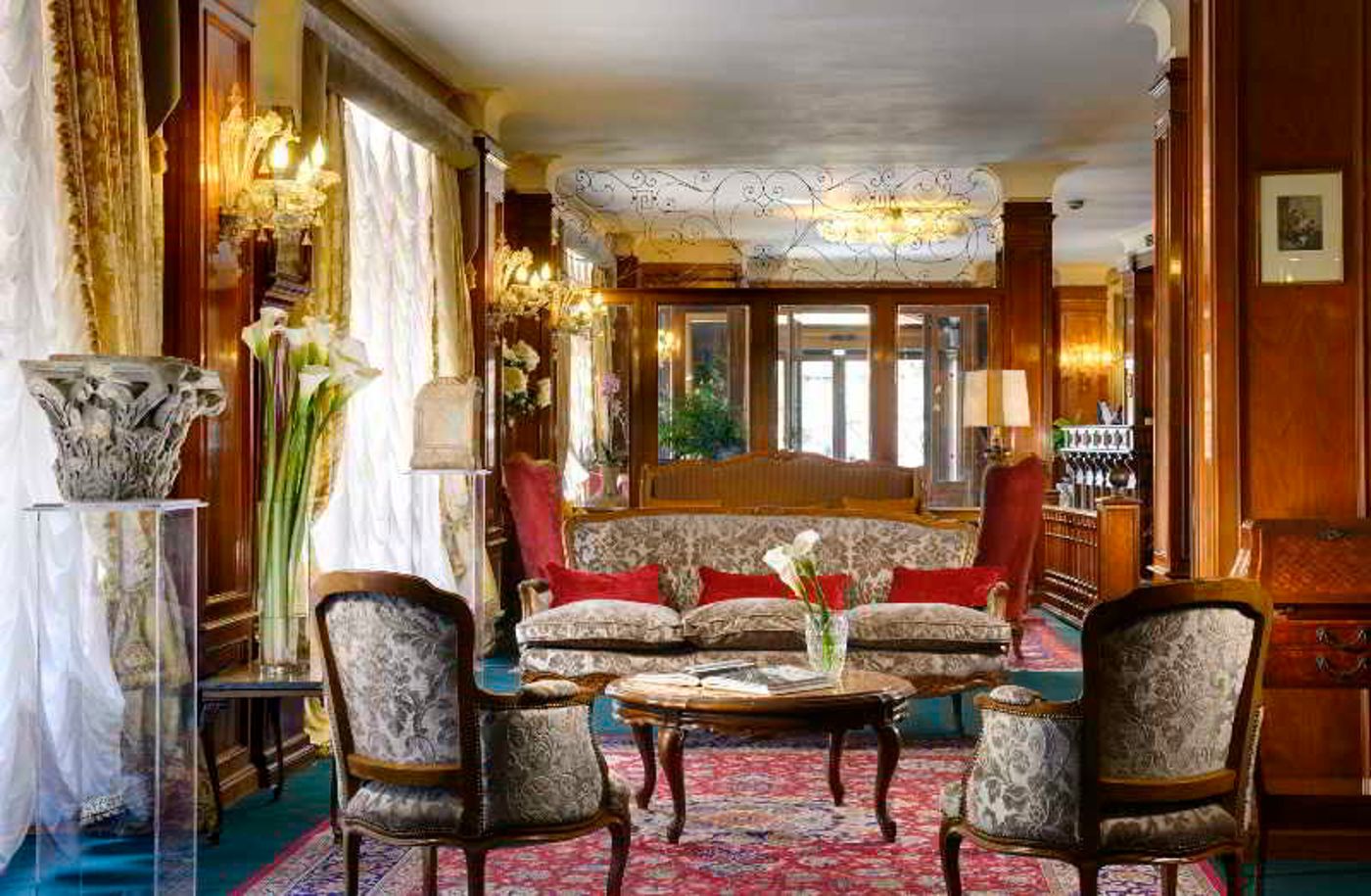 Hotel-Forum-Rome-Lobby-17