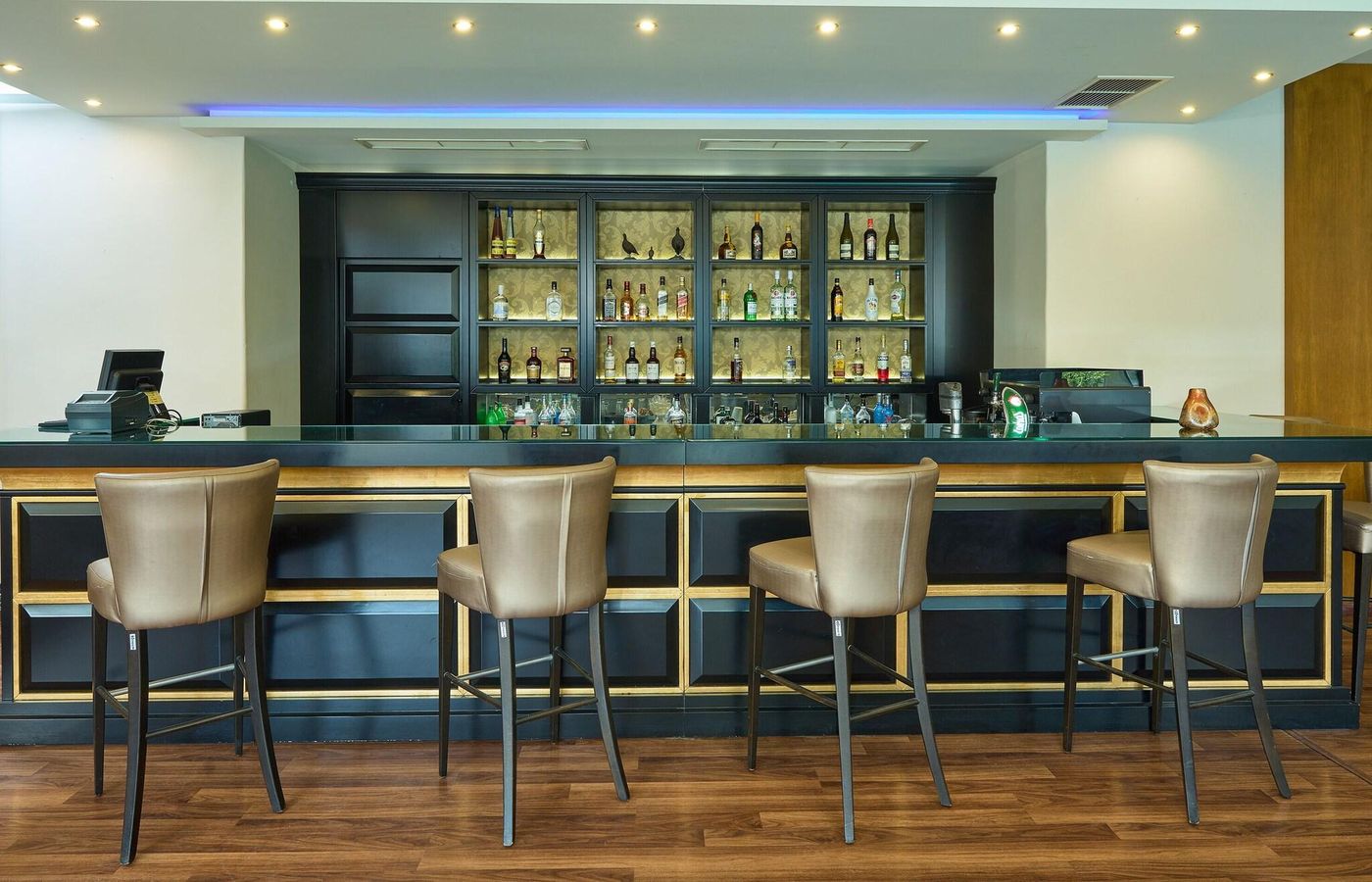 Mediterranean-Resort-Bar-23