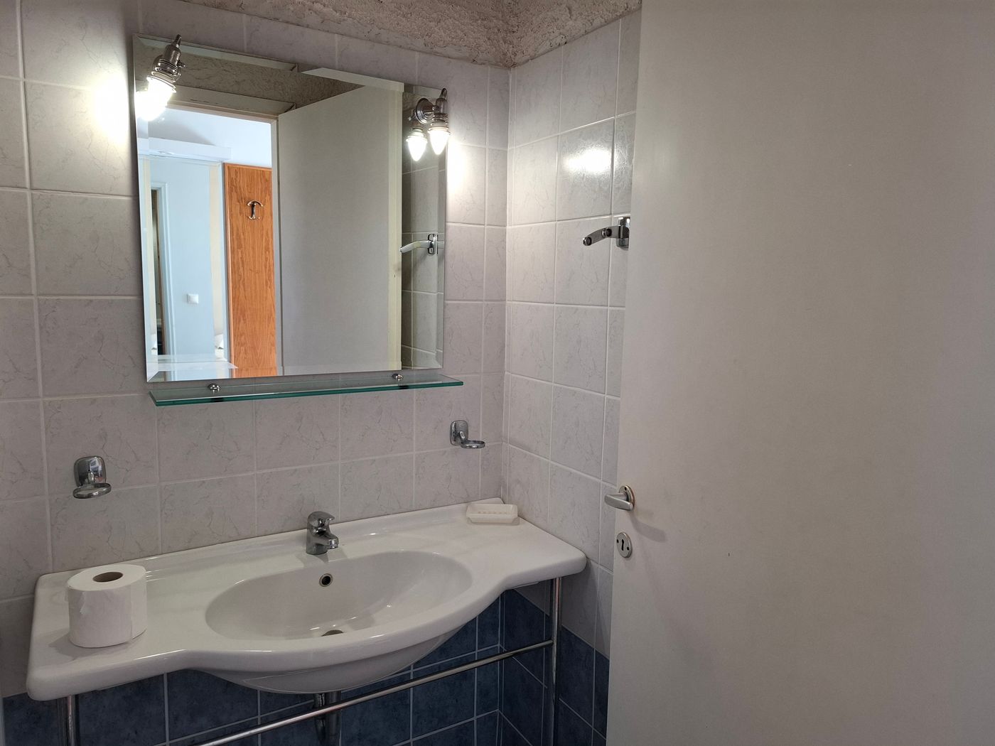 Hotel-Sunrise-Inn-Room-60