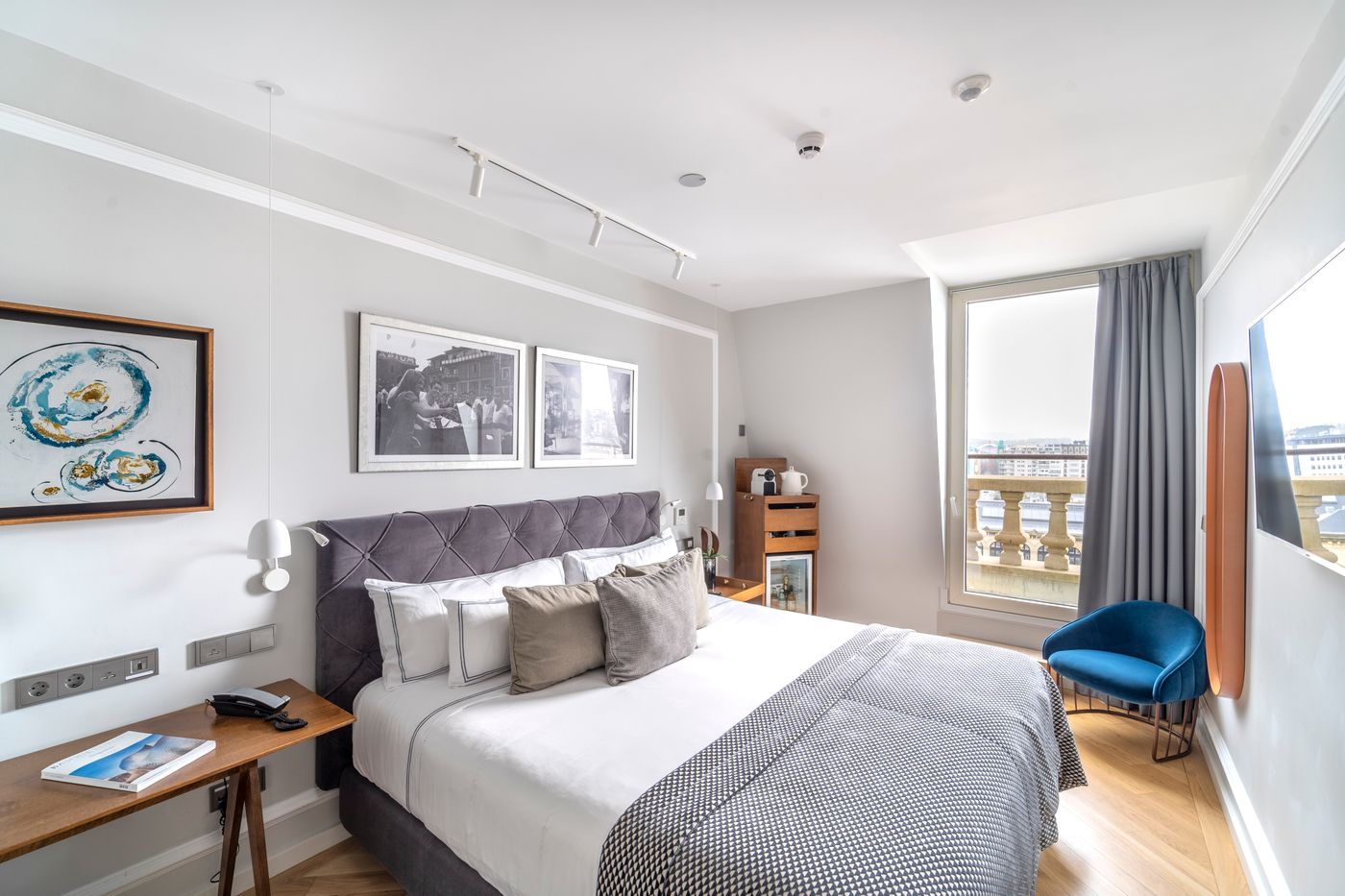 Lasala Plaza Hotel - Adults Only-Spain-SAN SEBASTIAN-Room-10