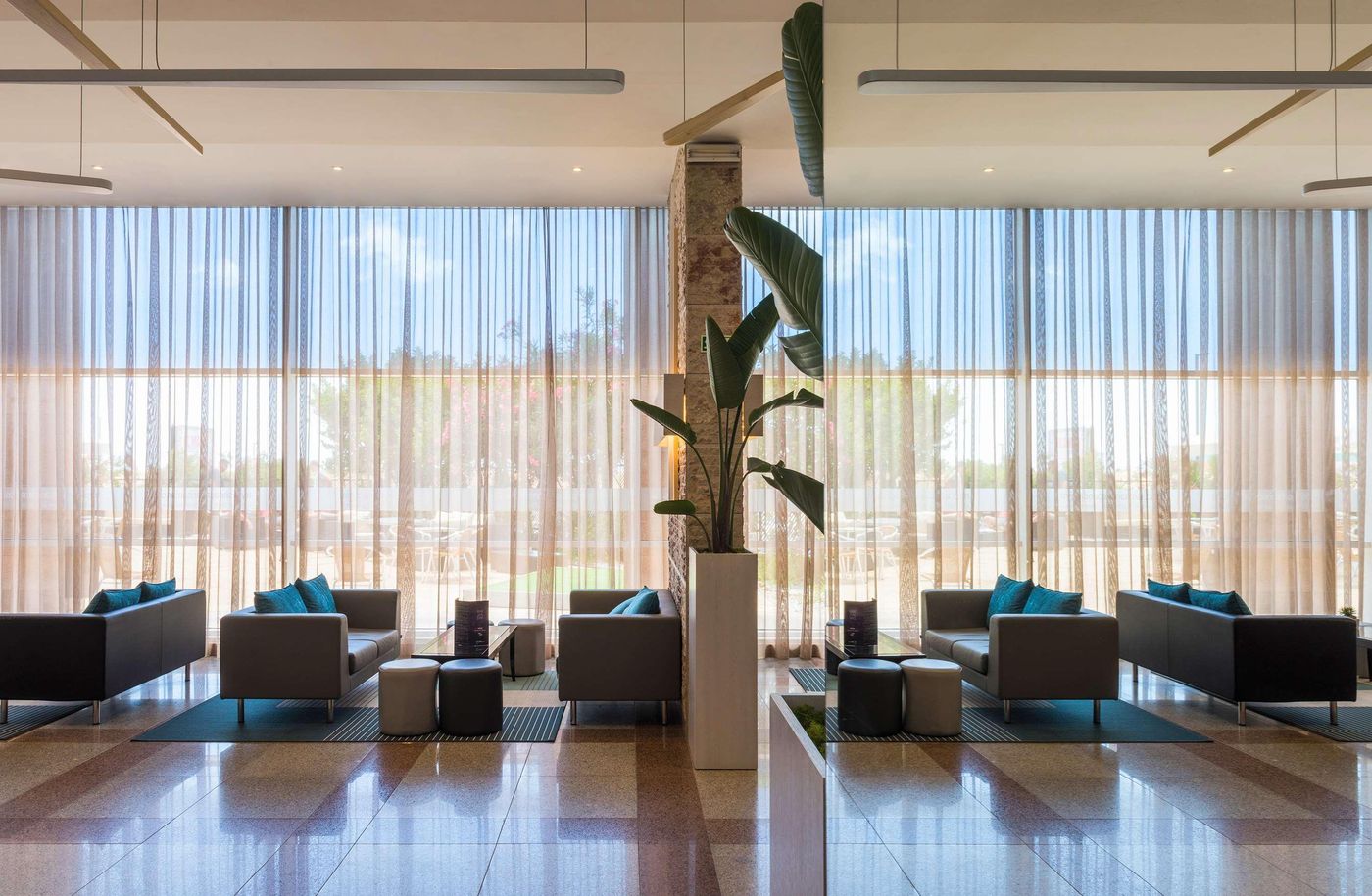 Tryp-Lisboa-Caparica-Mar-Hotel-Bar-16