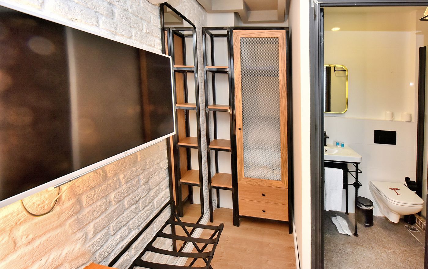 Fitas-Oda-Hotel-Room-30