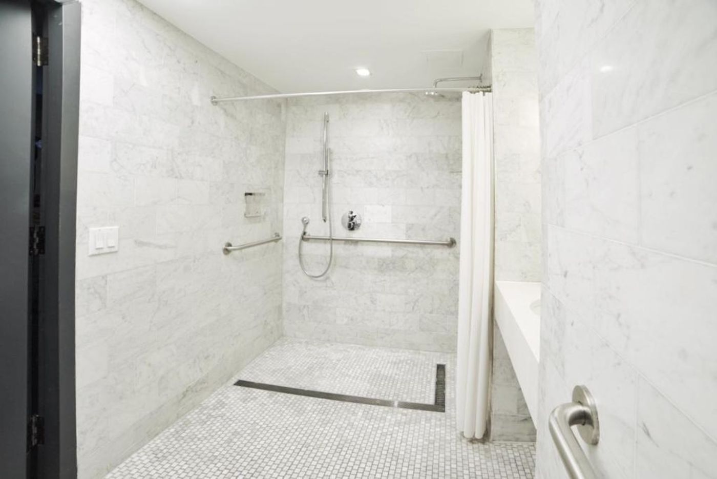 The-Tillary-Hotel-Brooklyn-Room-16