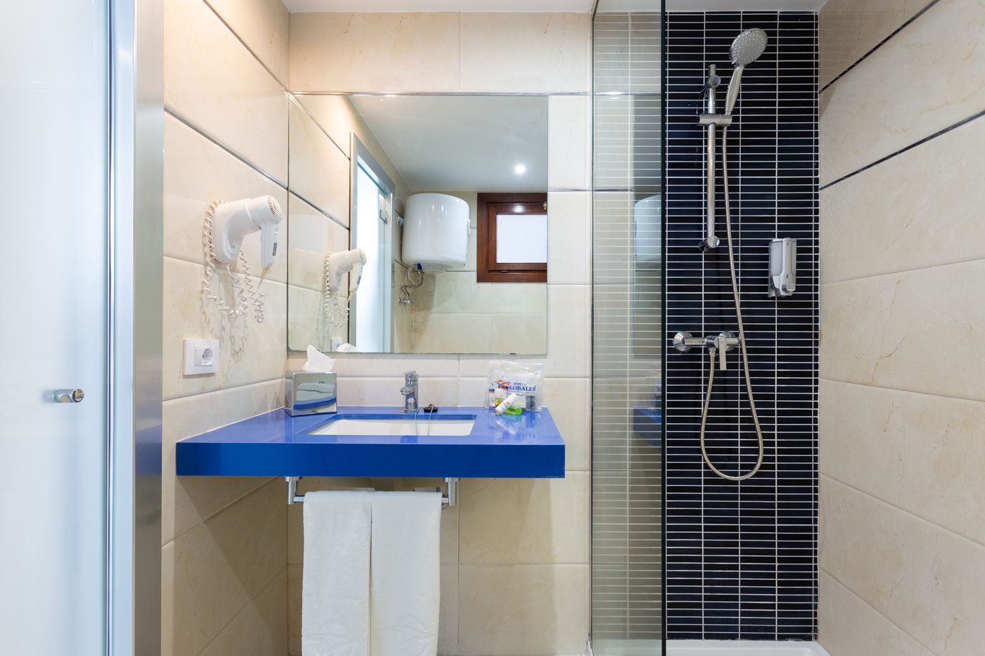 Globales-Tamaimo-Tropical-Room-25