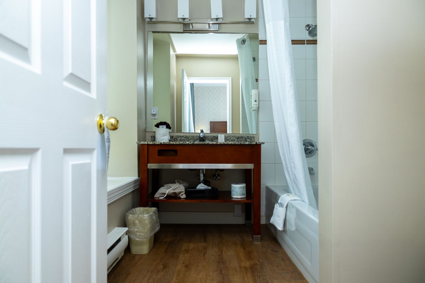 Quality-Inn---Suites-Downtown-Vancouver-Room-23