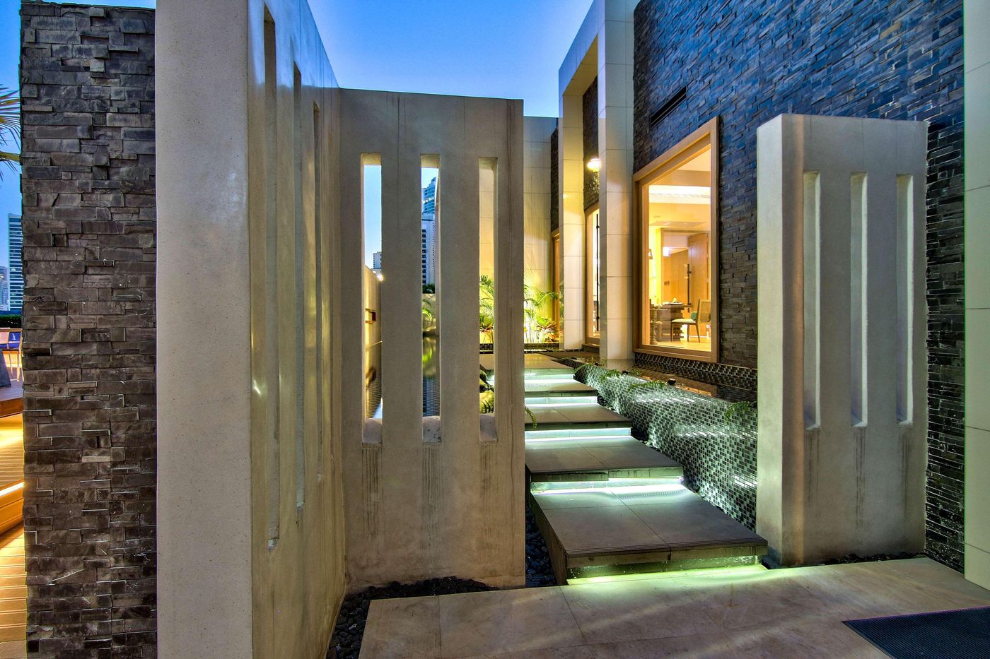 Radisson-Blu-Plaza-Bangkok-Sports-and-Entertainment-8