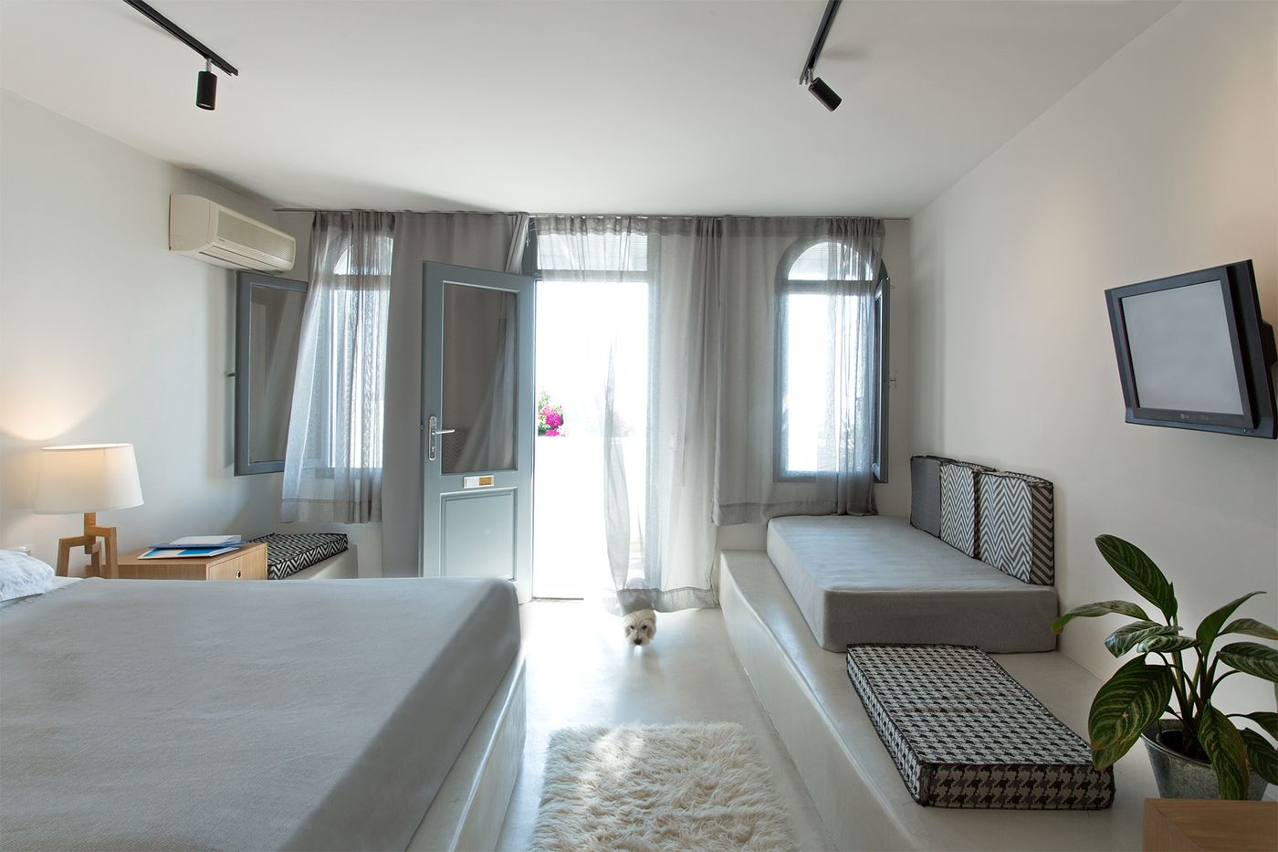 Xenones-Filotera-Room-11