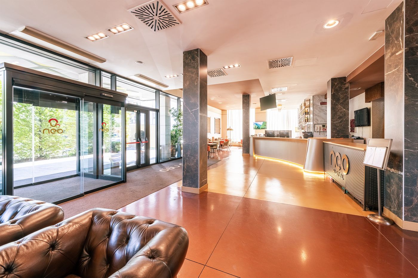 Neo-Hotel-Lobby-3