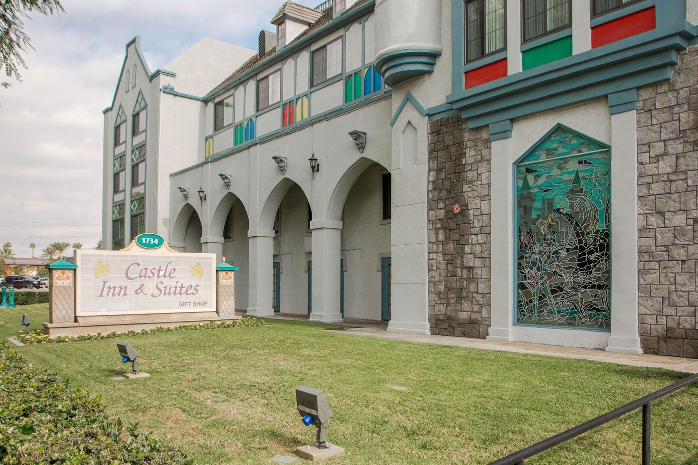 Castle-Inn-and-Suites-General-view-38