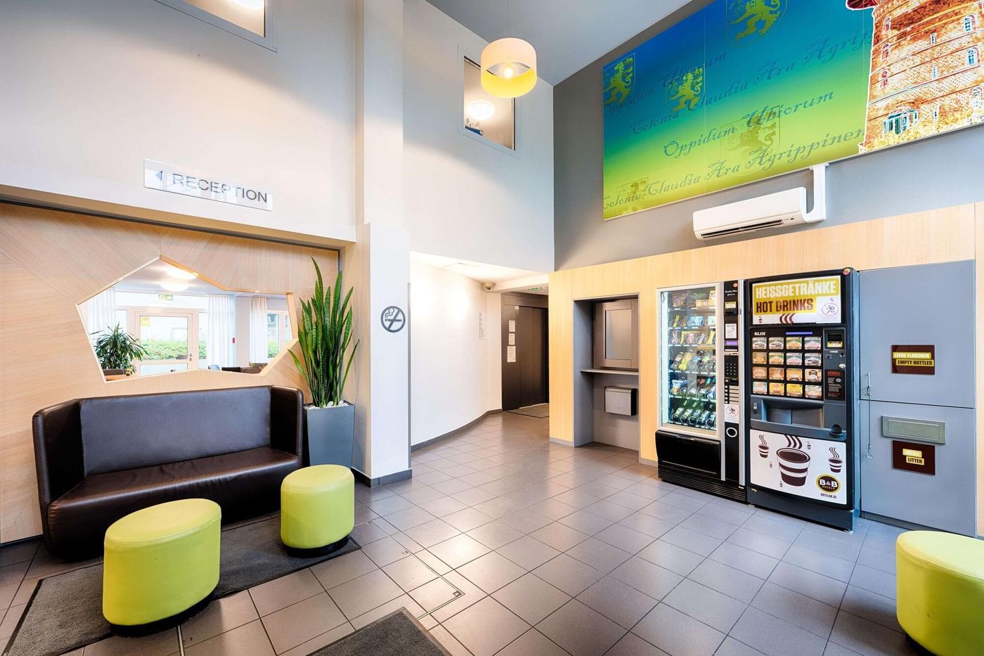 B-b-Hotel-Koln-frechen-Lobby-7