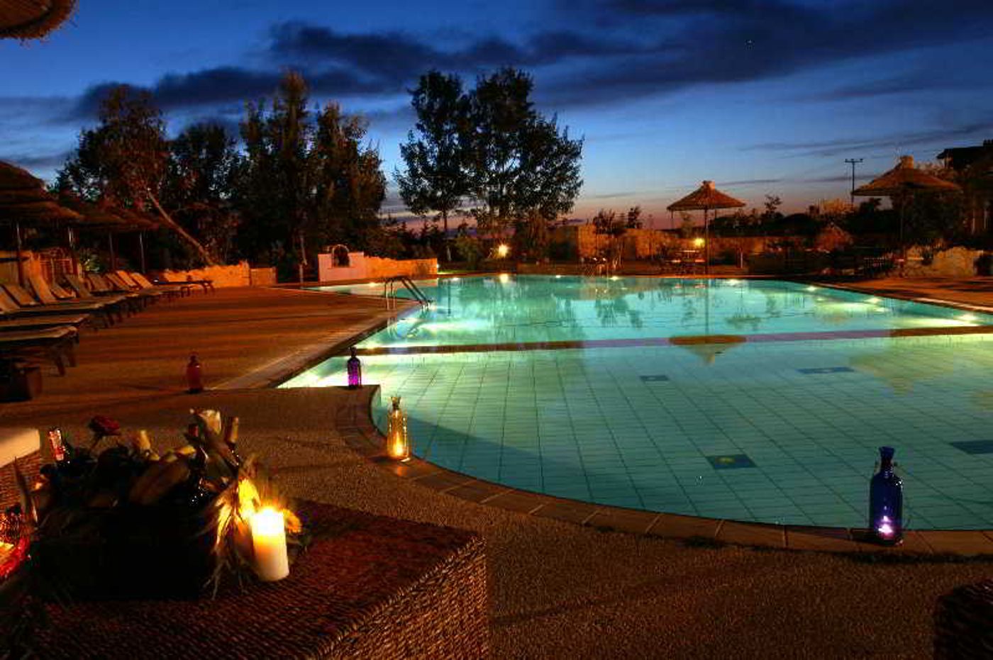 Petrino-Suites-Pool-19