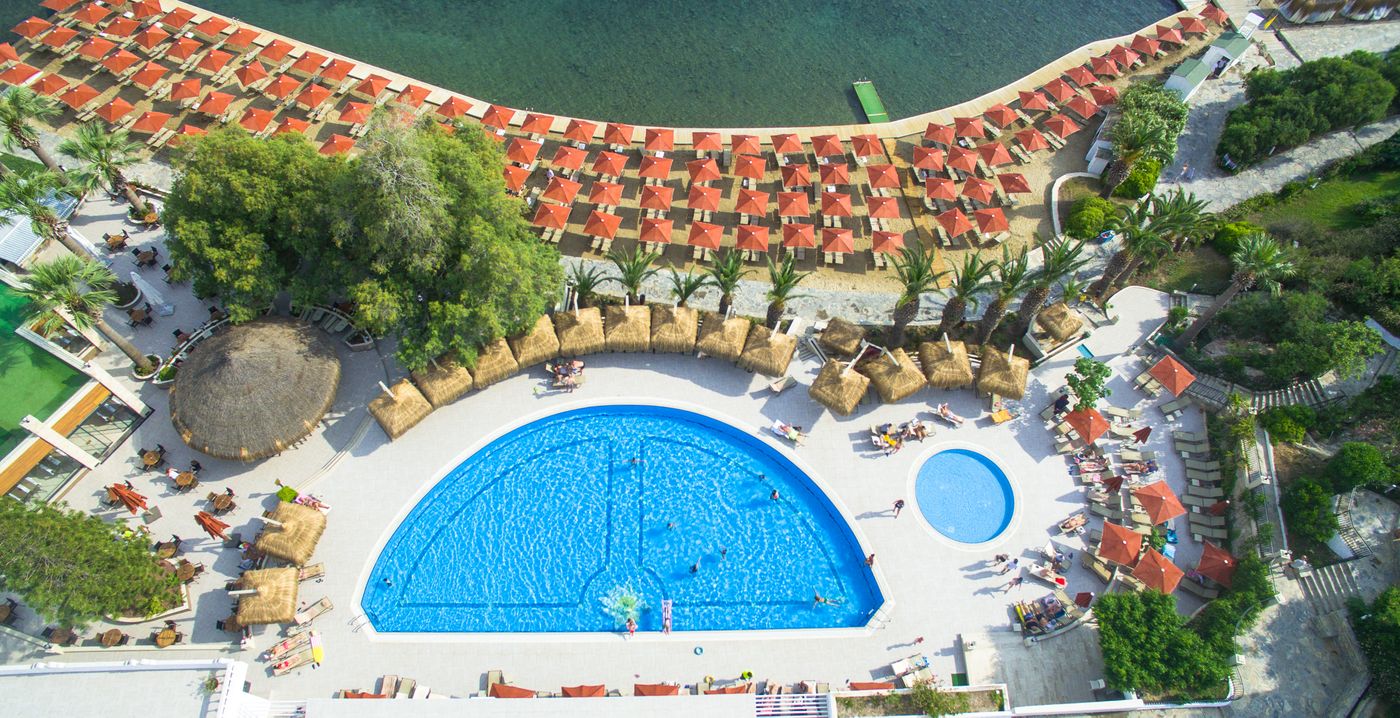 Kadikale-Resort-Spa-Pool-1
