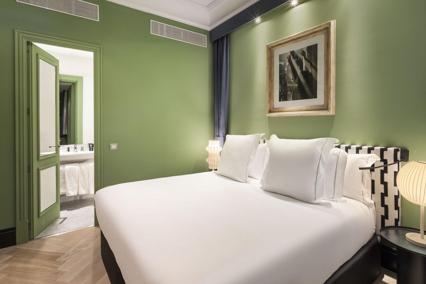 One Shot Araga 257-Spain-Barcelona-Room-7