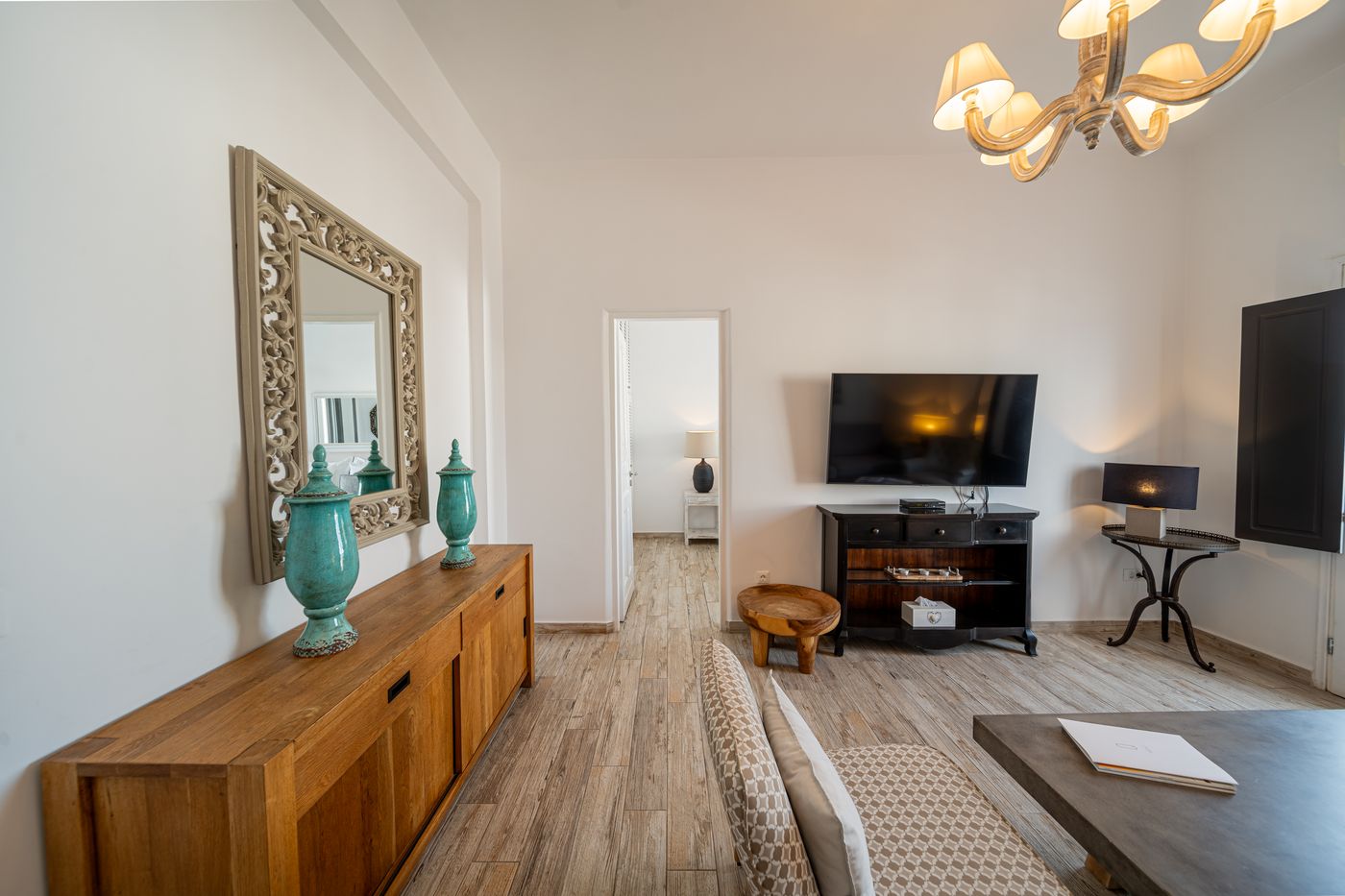 Aqua-Luxury-Suites-Room-35