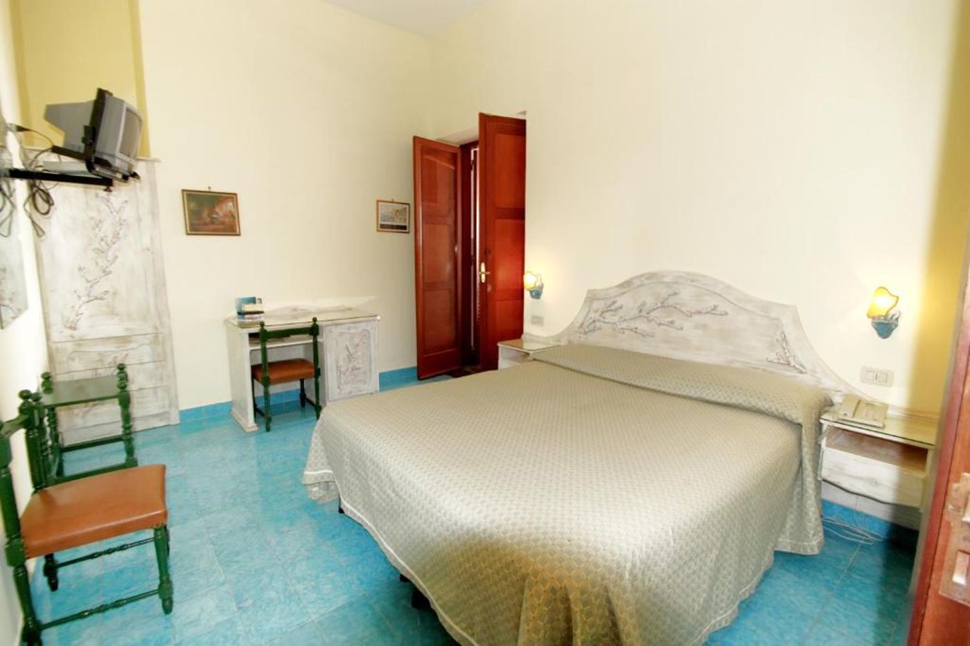 La-Certosa-Hotel-Room-5
