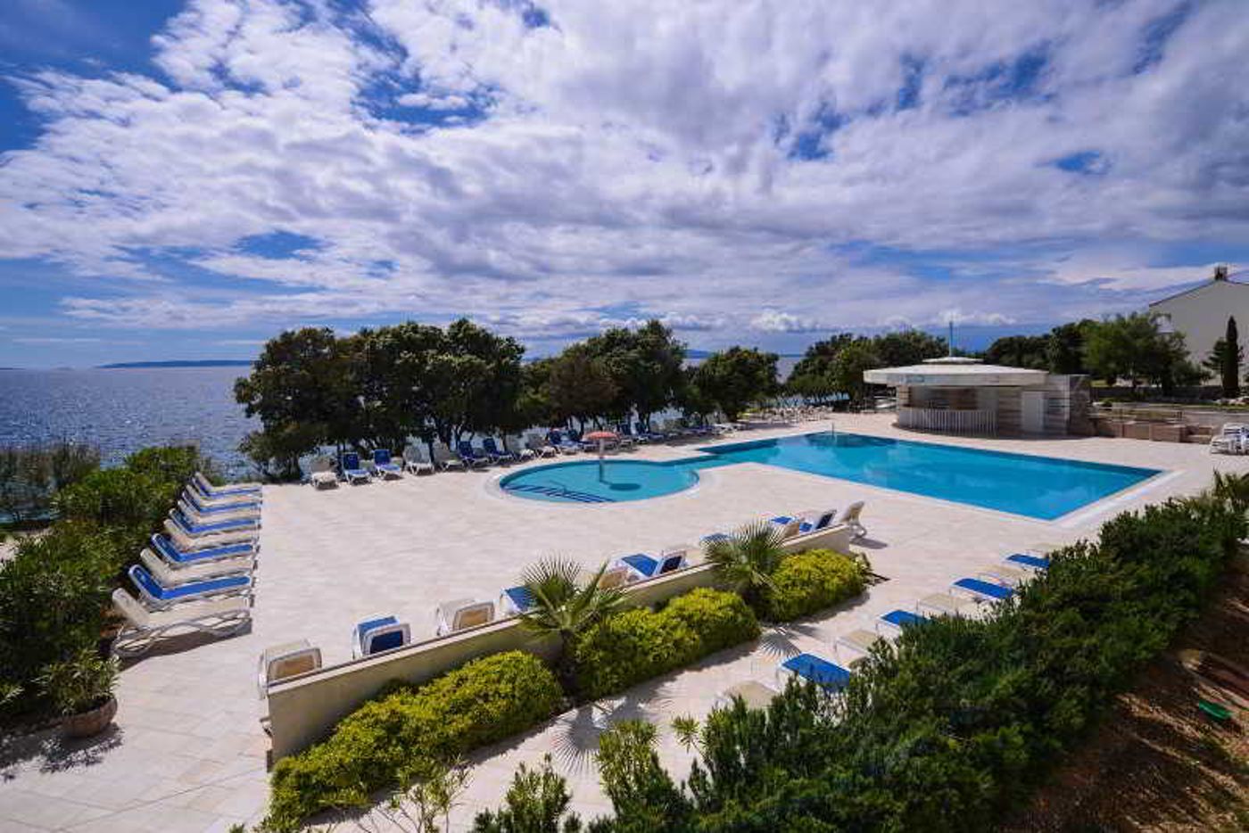 Luna-Island-Hotel-Pool-10