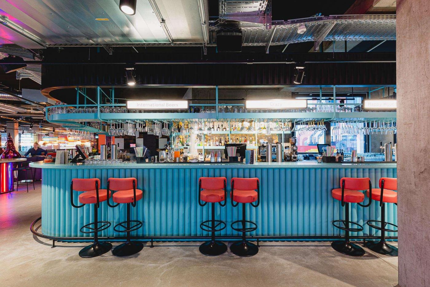 The-Social-Hub-Berlin-Bar-11