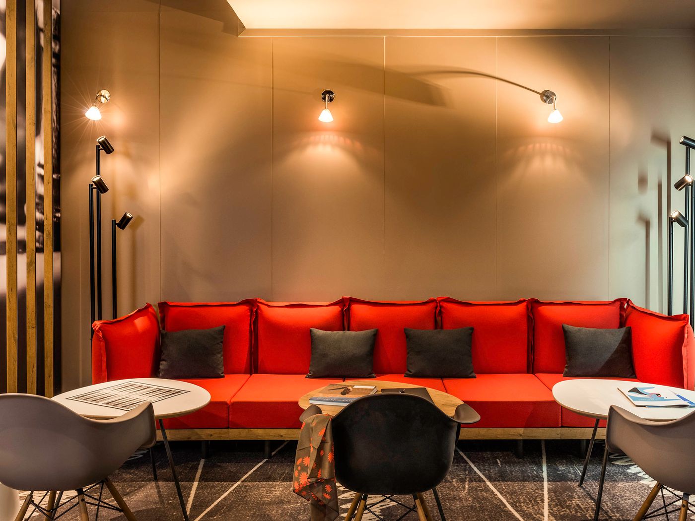 Ibis-Paris-Montmartre-Lobby-14