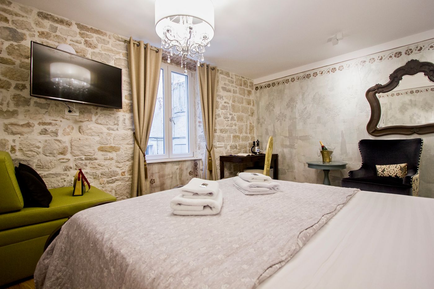 Plaza-Marchi-Old-Town---Quaint---Elegant-Hotels-Room-32