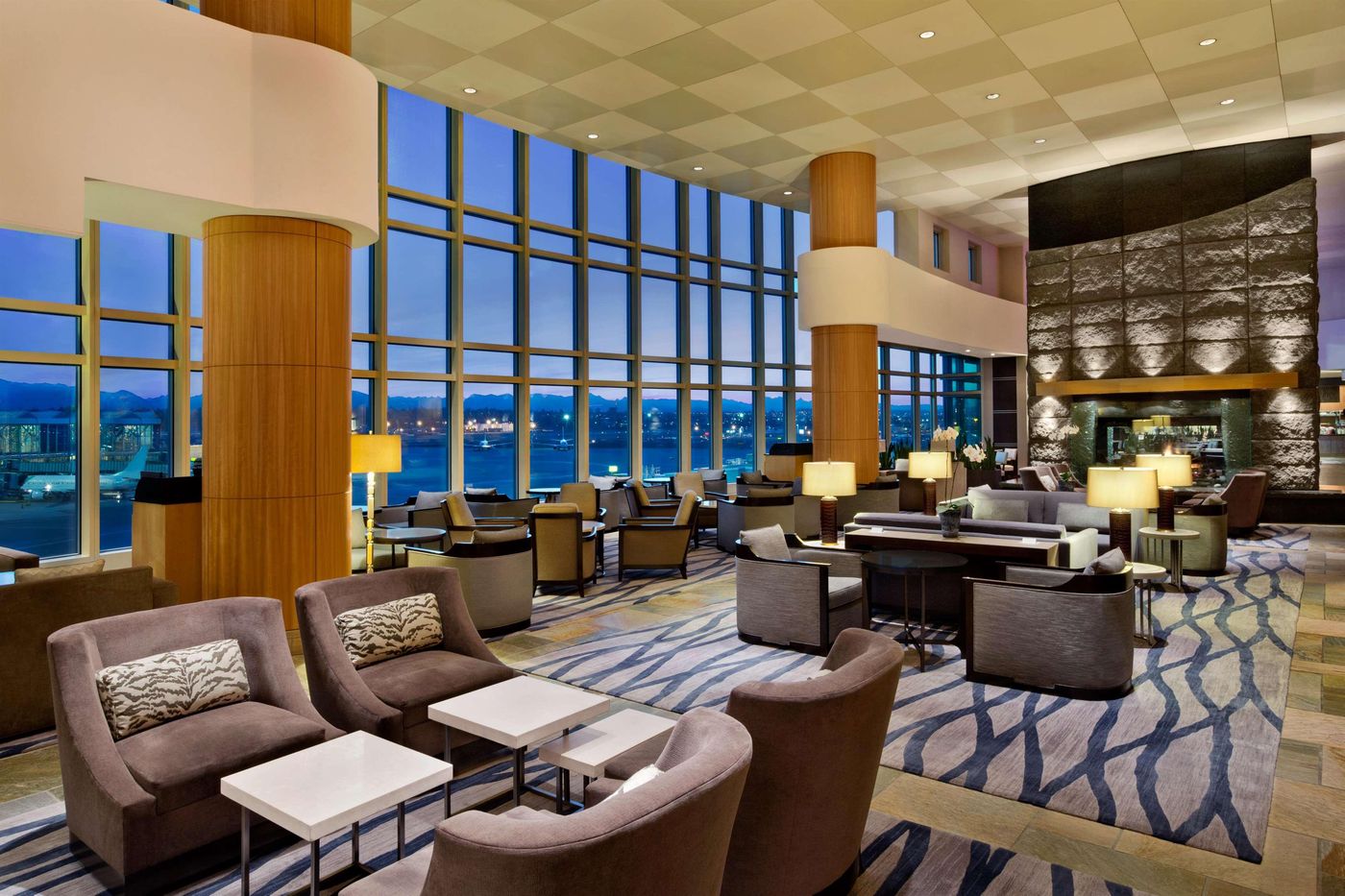 Fairmont-Vancouver-Airport-Bar-6