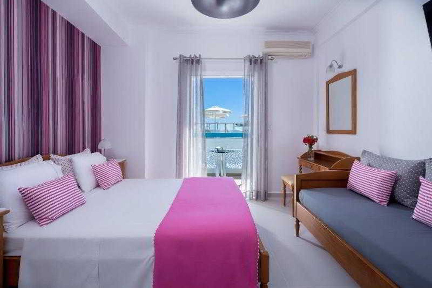 Santellini-Hotel-Room-19