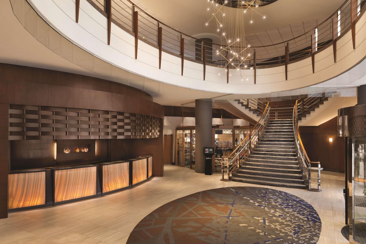 Radisson-Hotel-Vancouver-Airport-Lobby-15