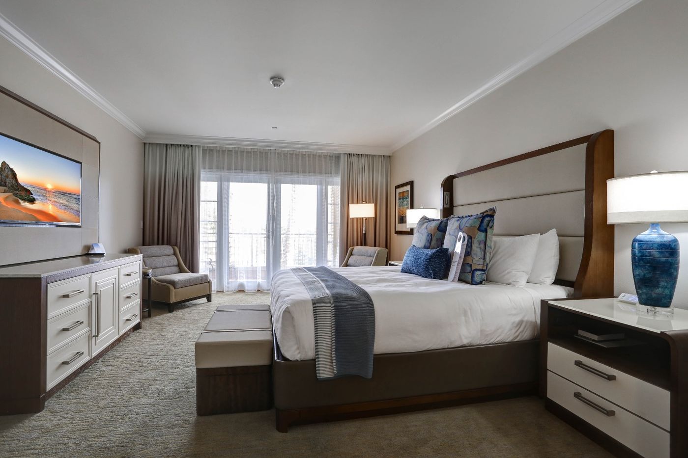 Balboa-Bay-Resort-Room-17