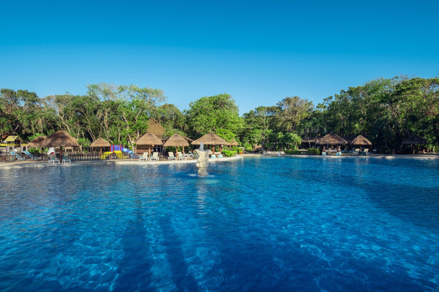 Iberostar-Waves-Quetzal-Pool-2