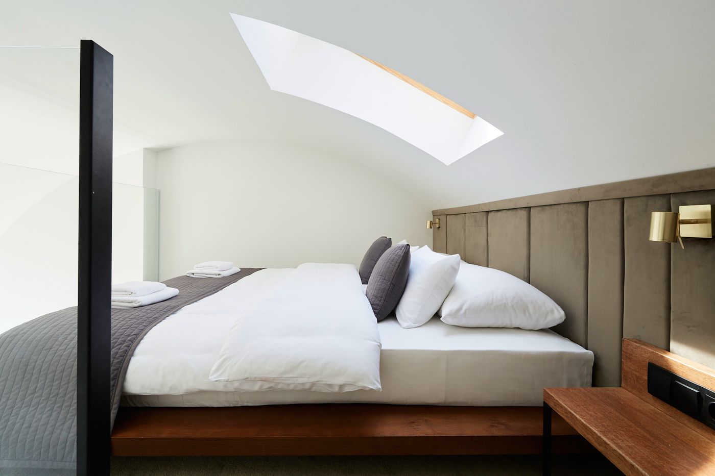 New-Port-Hotel-Room-9